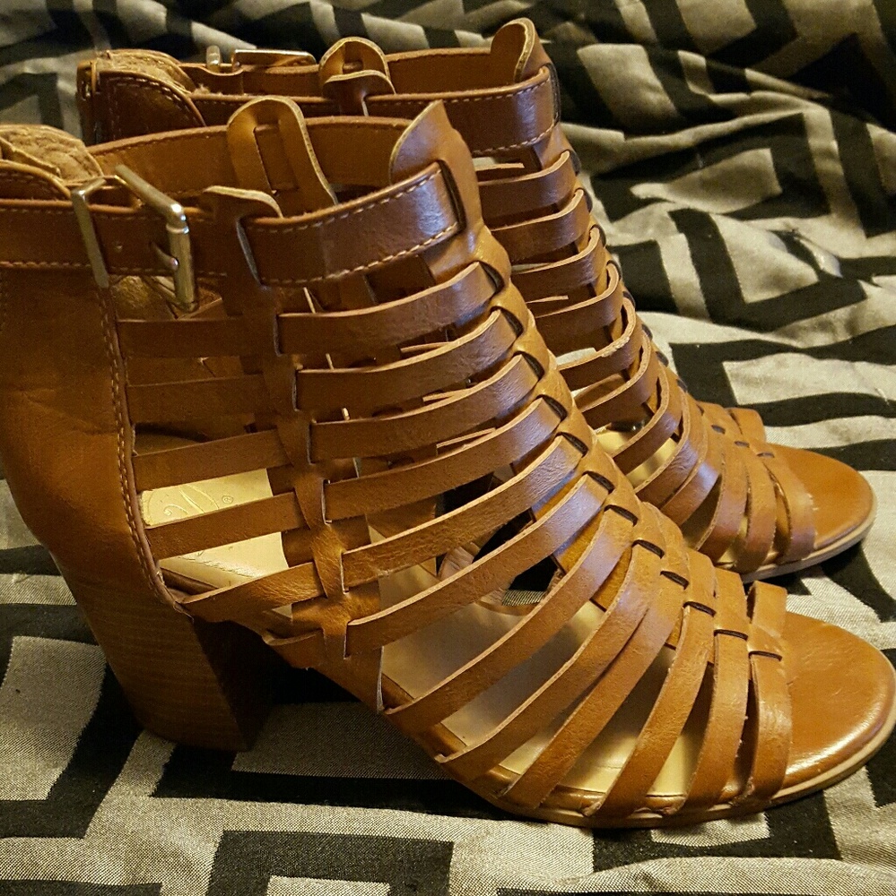 Cute tan summer heels/sandals